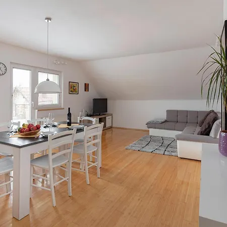 Tati * Dol pri Ljubljani